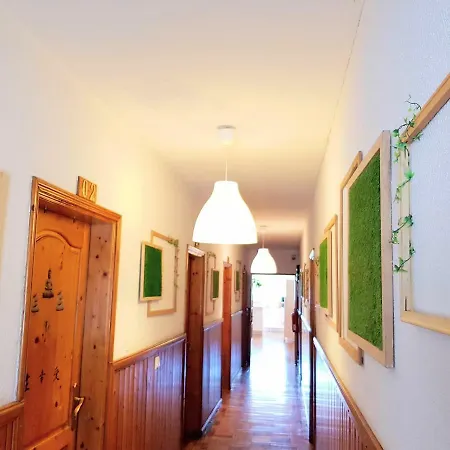 Geres Hostel *